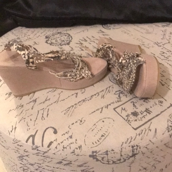 Accessories - Picture 2 of 5